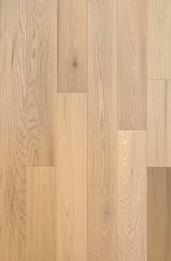 Red Oak engineered flooring – Aura – close-up sample texture, warm grain movement